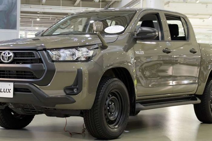 Toyota Hilux Review: Specs, Features, Mileage & Price Guide